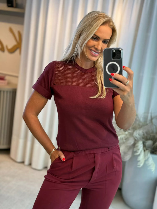 Blusa Biamar Com Detalhe Vazado Bordo